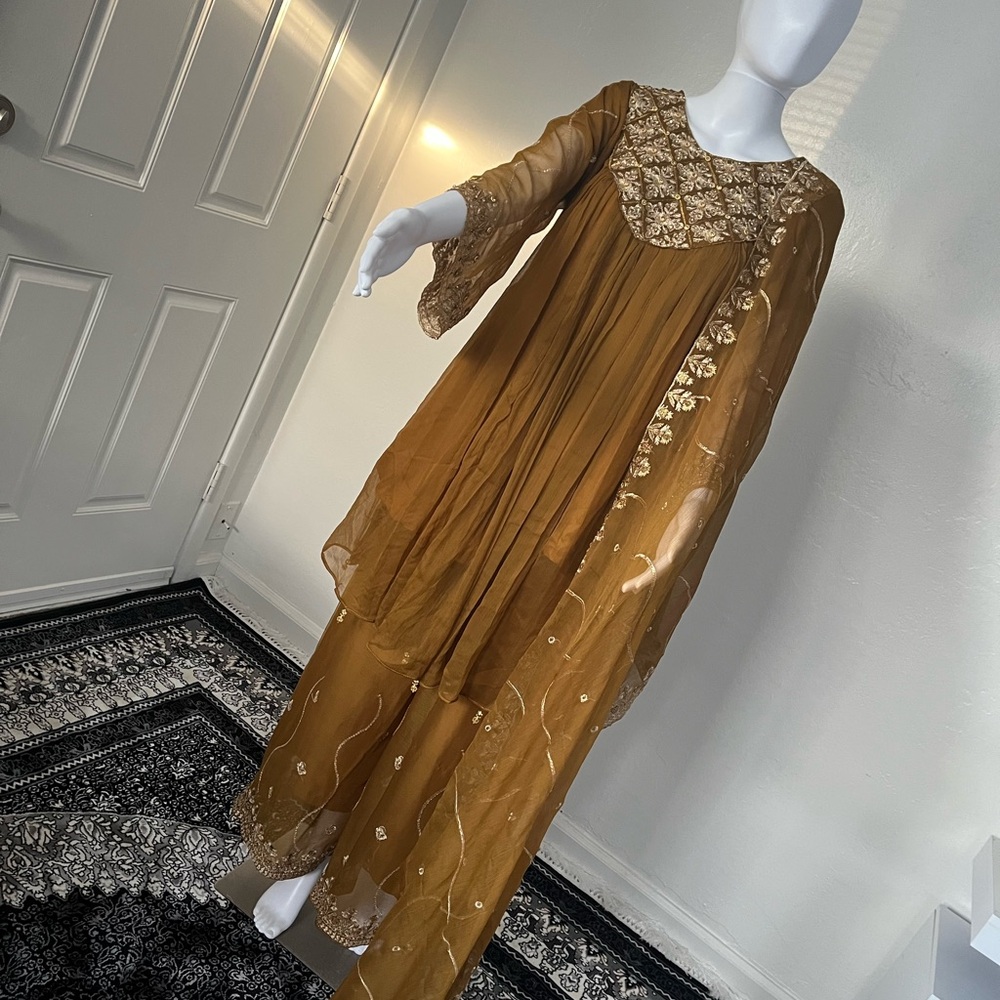 Elegant Gold Women's Dress